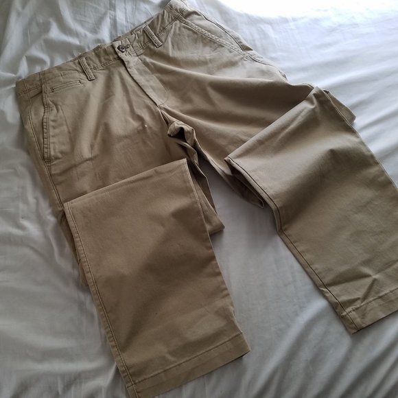 GAP mens size 32x32 NWT Relaxed Fit Khakis - Picture 1 of 3